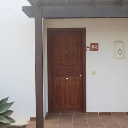 Raquel Villa *