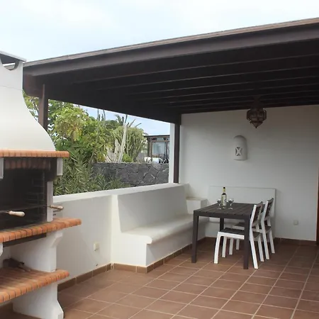 Raquel Villa *